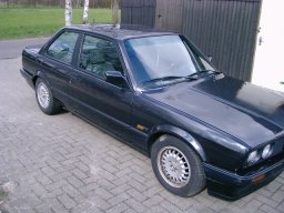 BMW E30 320i